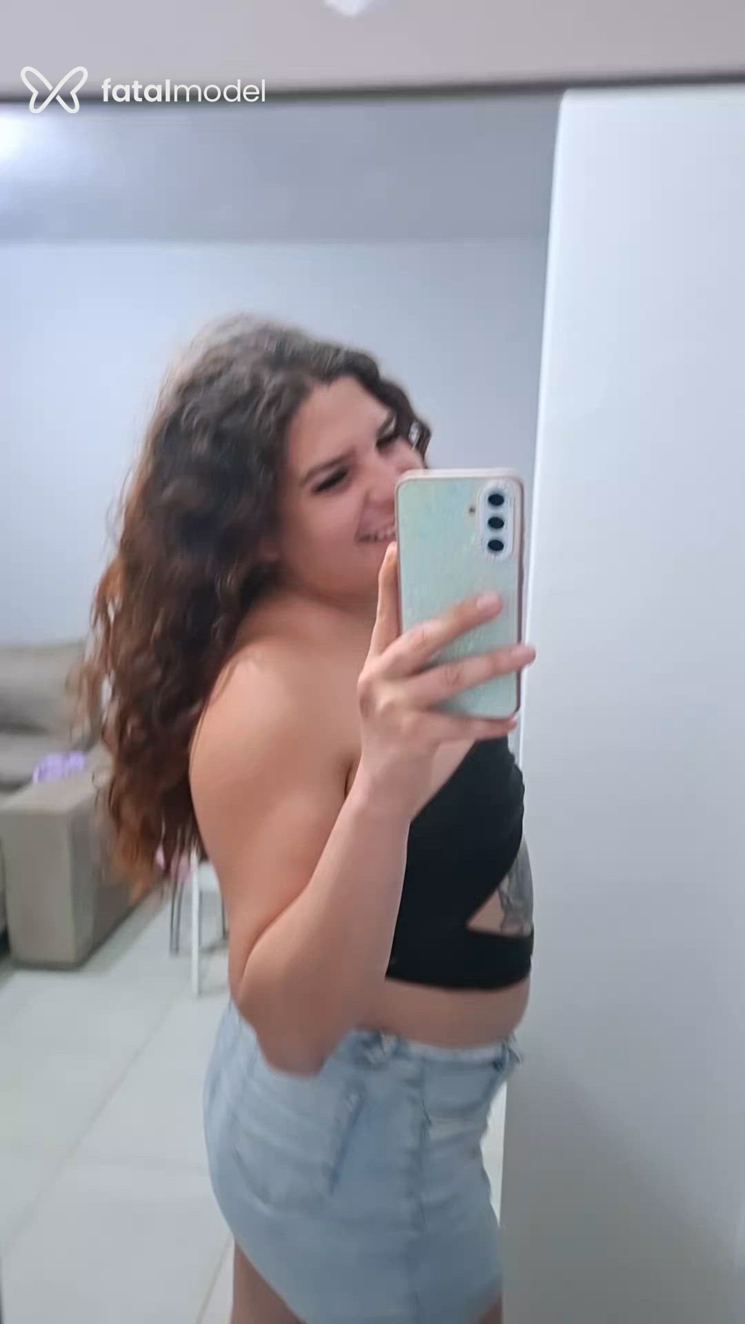 Acompanhante mulher trans morena (o) de olhos castanhos - Melissa