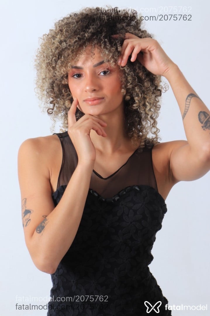 Acompanhante mulher com cabelo castanho de olhos castanhos - Fany Olivr