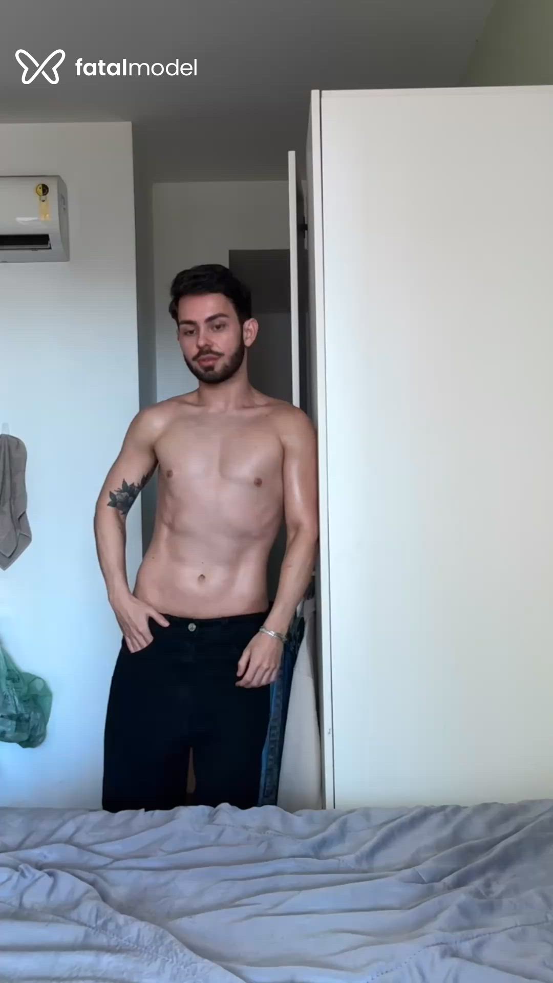 Acompanhante homem morena (o) de olhos pretos - Kevin