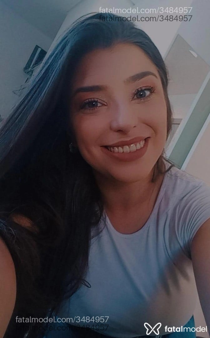 Acompanhante mulher com cabelo castanho de olhos verdes - Alexandra