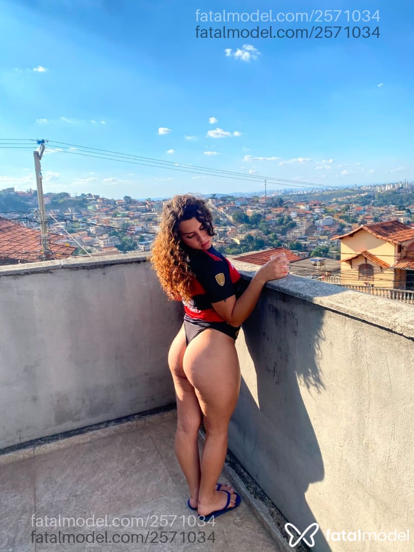 Acompanhante mulher trans com cabelo castanho de olhos castanhos - Bianca