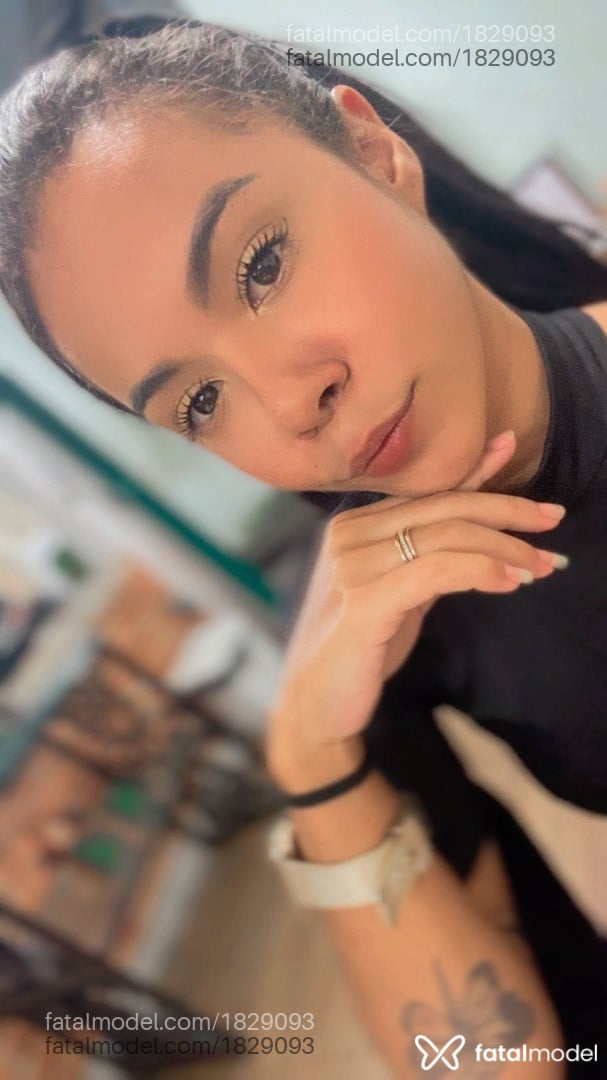Acompanhante mulher morena (o) de olhos castanhos - Isabela