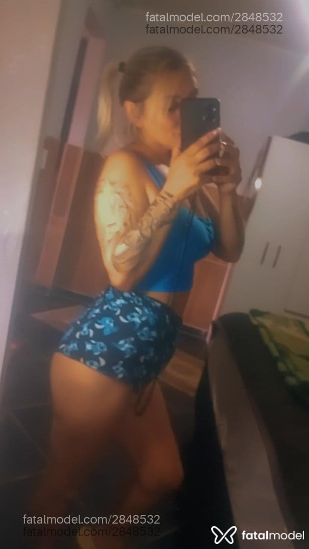Acompanhante mulher loira (o) de olhos castanhos - Paty
