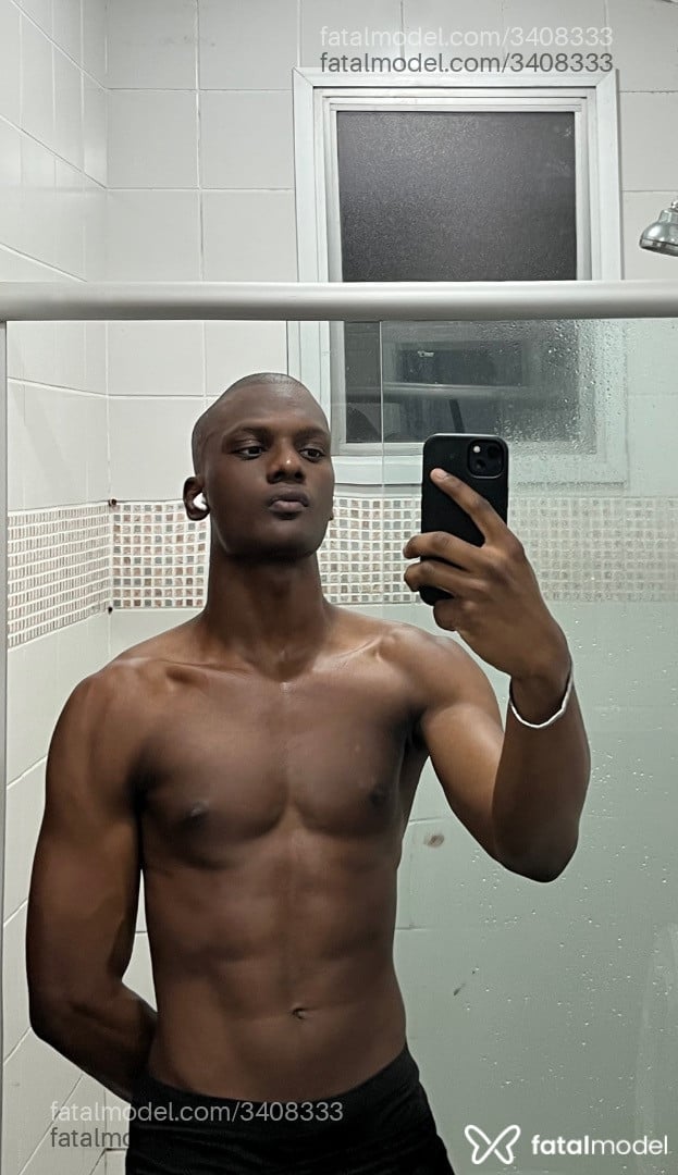 Acompanhante homem morena (o) de olhos pretos - Felipe