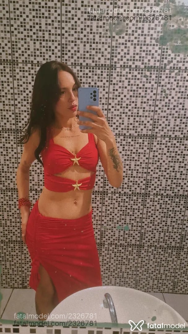 Acompanhante mulher com cabelo castanho de olhos castanhos - Júlia Alves