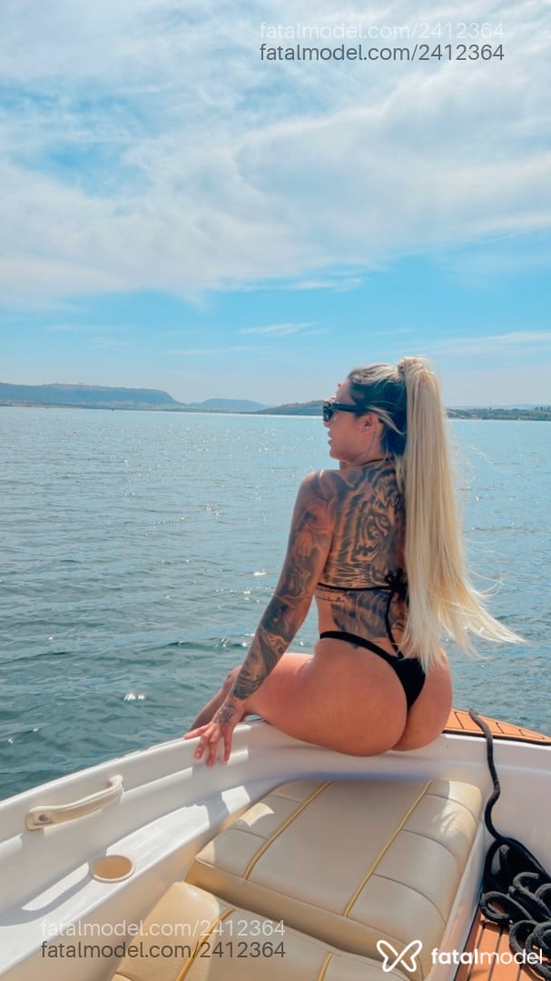Acompanhante mulher loira (o) de olhos castanhos - Livia Alves Acompanhante mulher loira (o) de olhos castanhos - Livia Alves