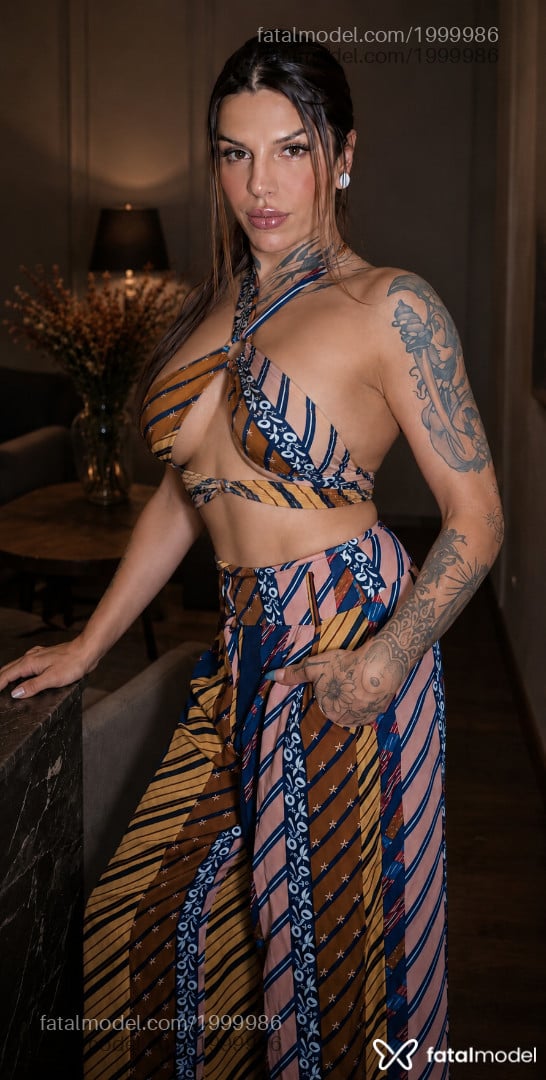 Acompanhante mulher trans morena (o) de olhos castanhos - Agatah Rox