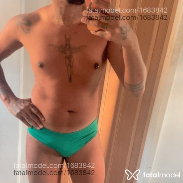 Acompanhante homem sem cabelo de olhos castanhos - Luann