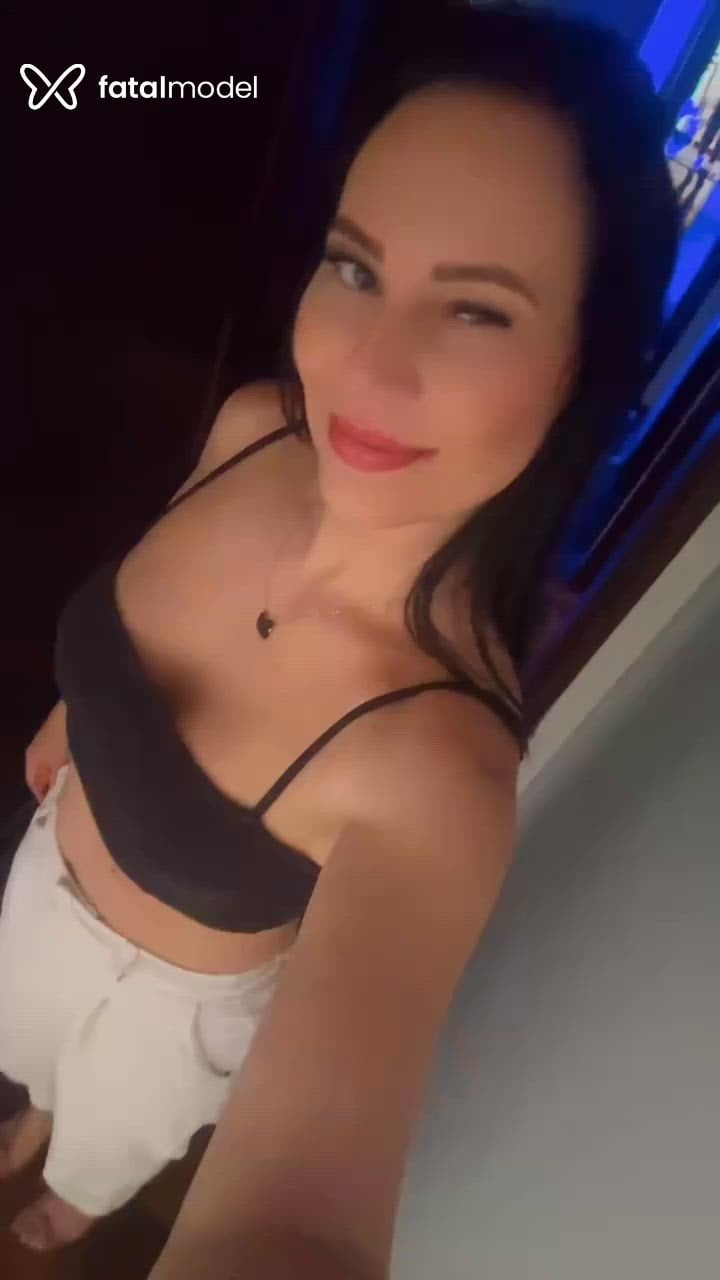 Acompanhante mulher com cabelo castanho de olhos castanhos - Isabella