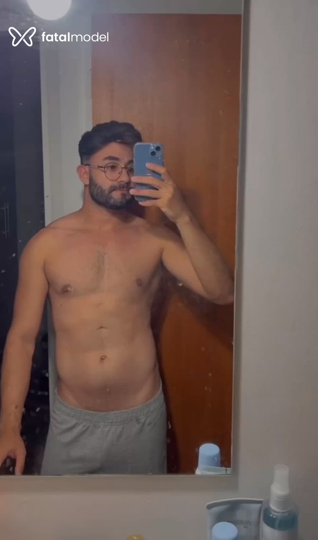 Acompanhante homem com cabelo castanho de olhos castanhos - Renato