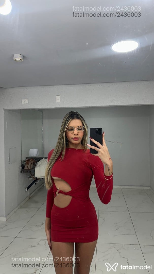 Acompanhante mulher loira (o) de olhos castanhos - Bestriz