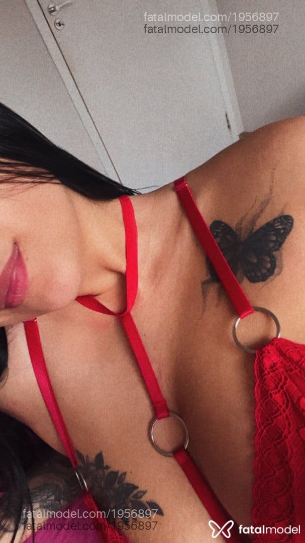 Acompanhante mulher morena (o) de olhos castanhos - Duuda