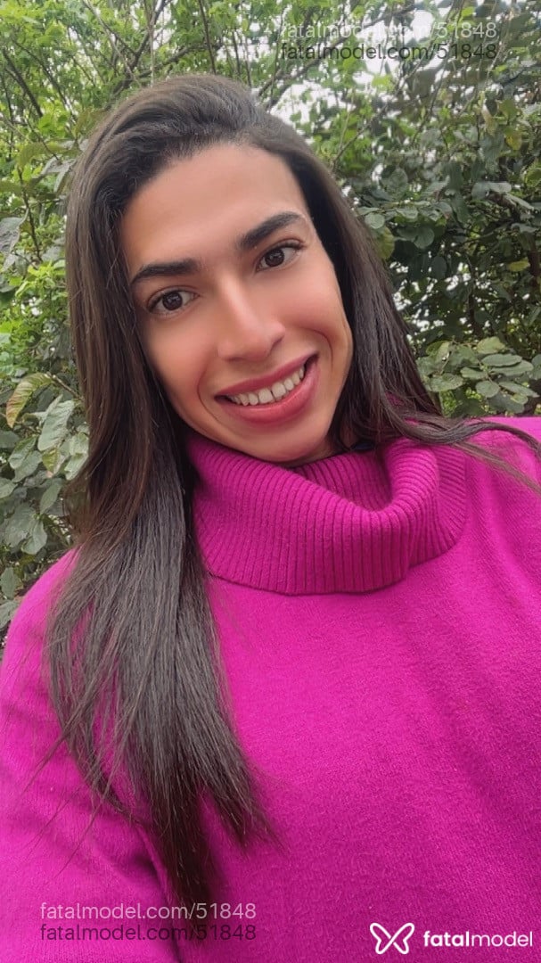 Acompanhante mulher trans com cabelo castanho de olhos castanhos - Stella Duarte