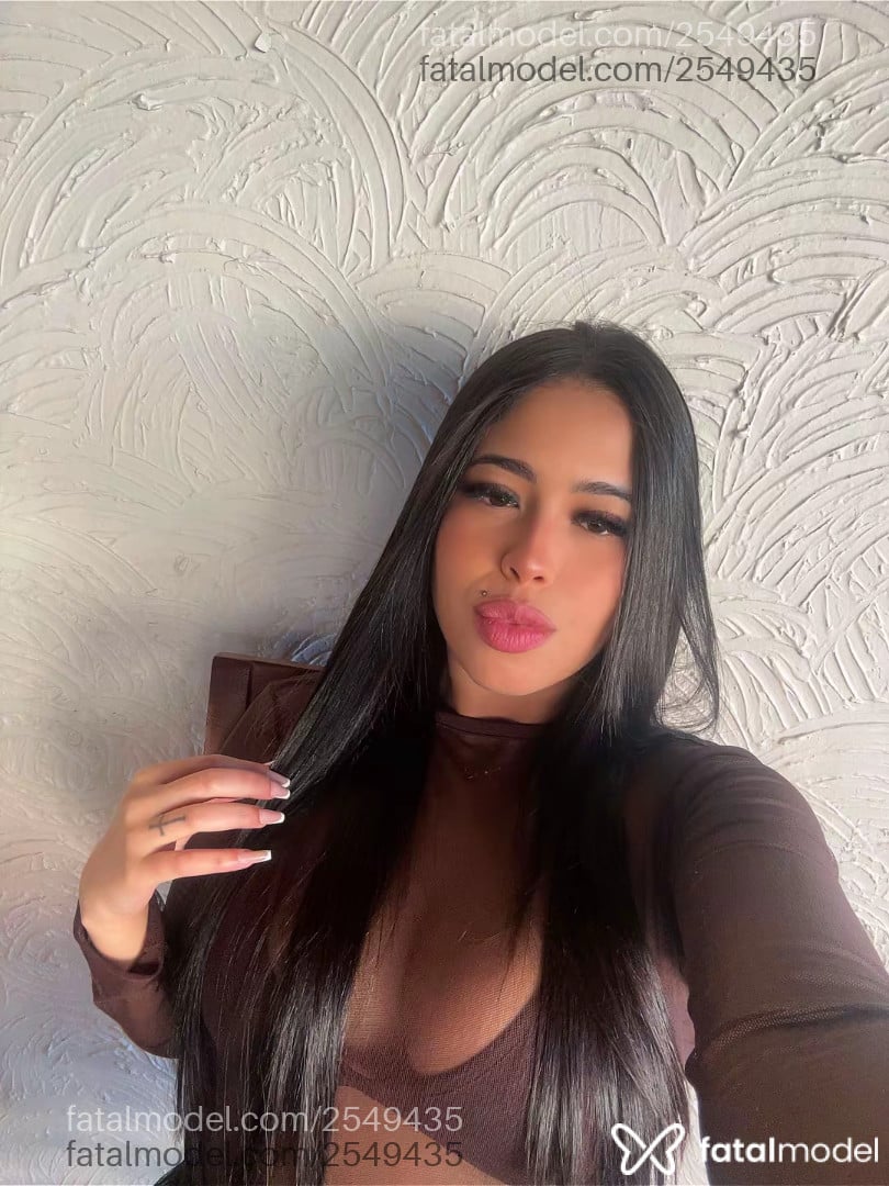 Acompanhante mulher morena (o) de olhos castanhos - Livia
