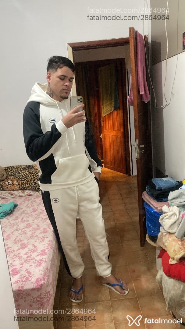 Acompanhante homem com cabelo castanho de olhos castanhos - Lucas