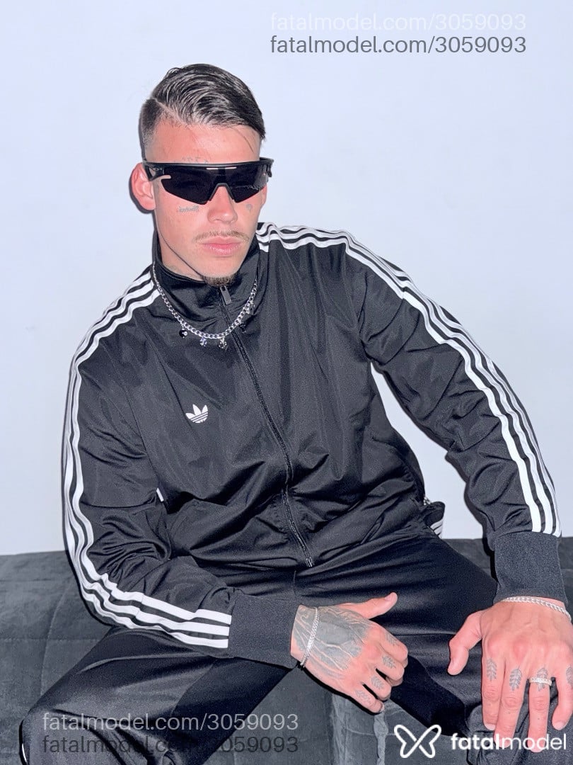 Acompanhante homem loira (o) de olhos verdes - Tatuadodotado