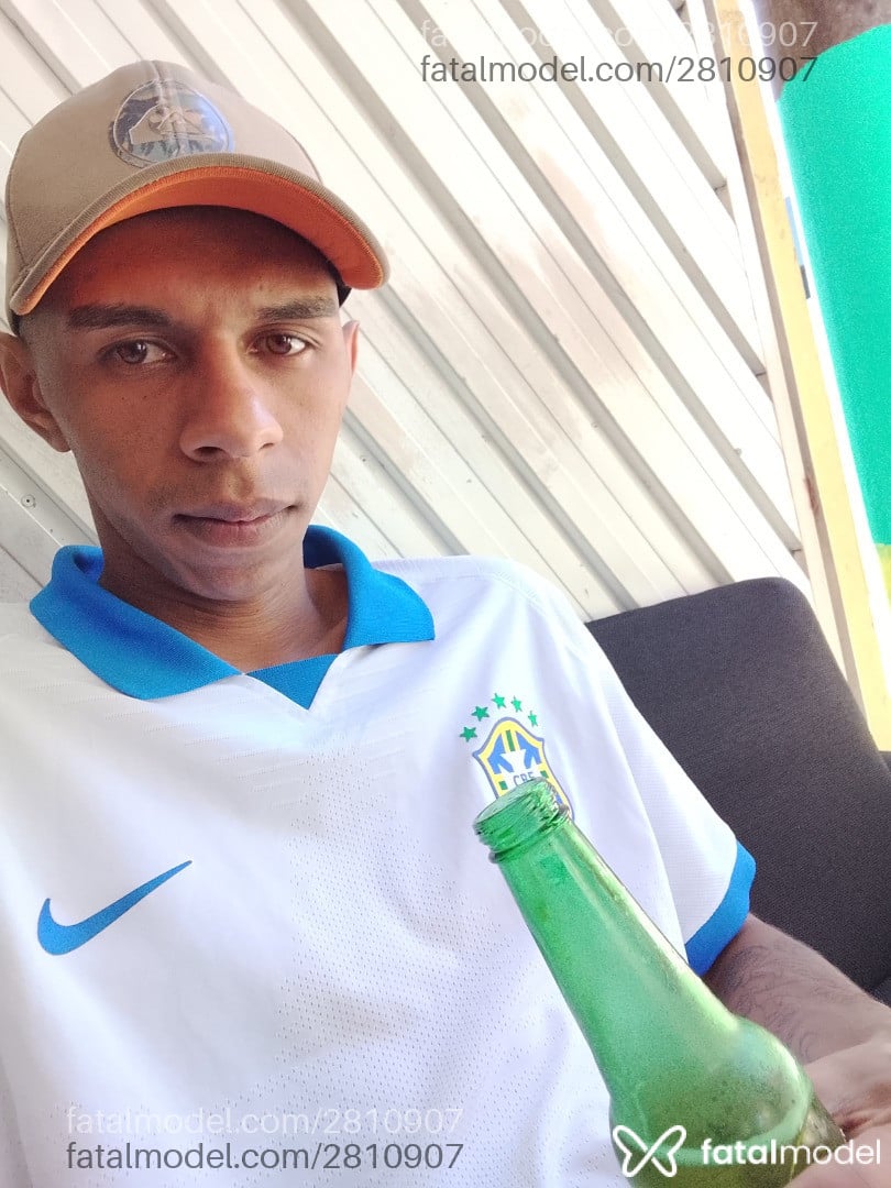 Acompanhante homem morena (o) de olhos castanhos - Vinícius