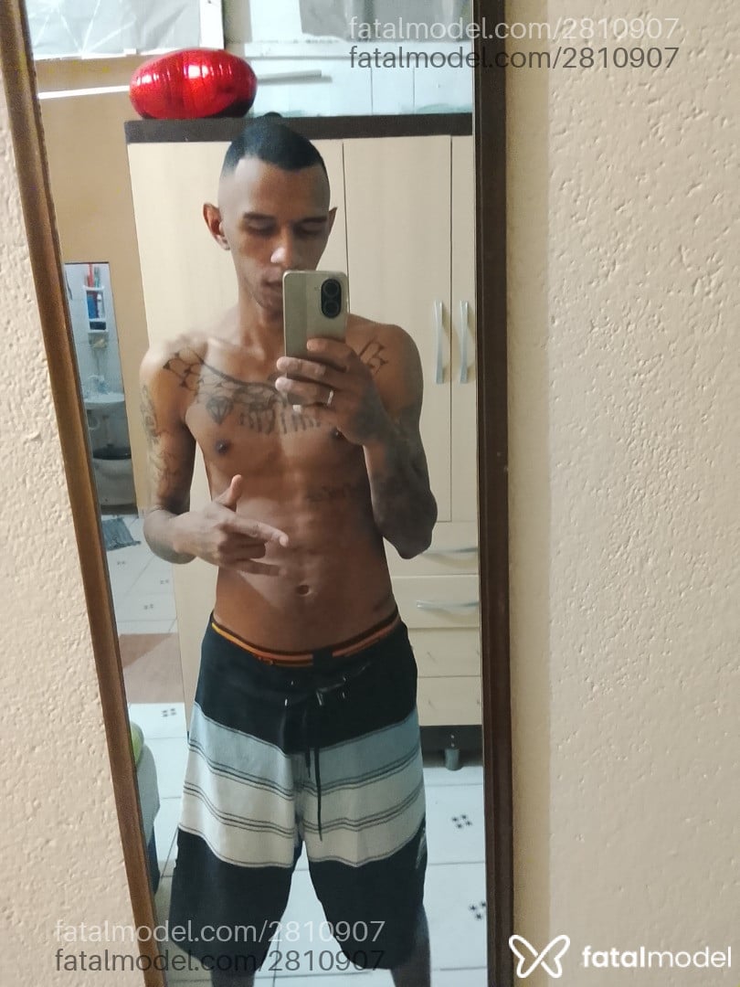 Acompanhante homem morena (o) de olhos castanhos - Vinícius