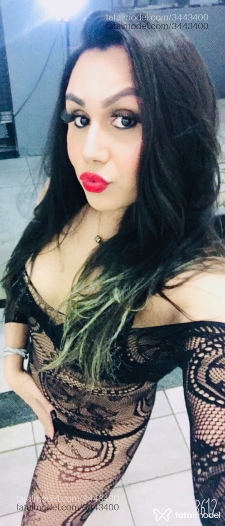 Acompanhante mulher trans morena (o) de olhos castanhos - Lii