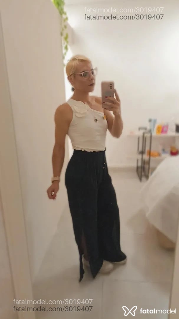Acompanhante mulher trans morena (o) de olhos castanhos - Alexa