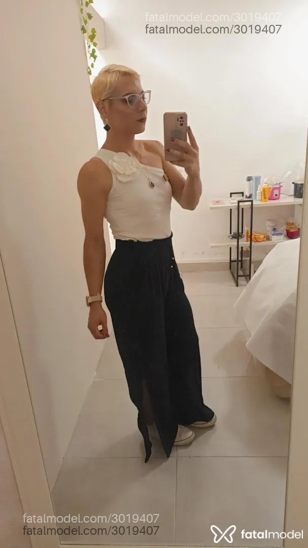 Acompanhante mulher trans morena (o) de olhos castanhos - Alexa