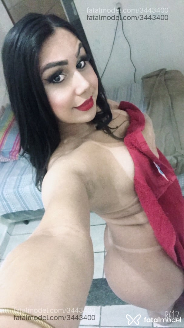 Acompanhante mulher trans morena (o) de olhos castanhos - Lii