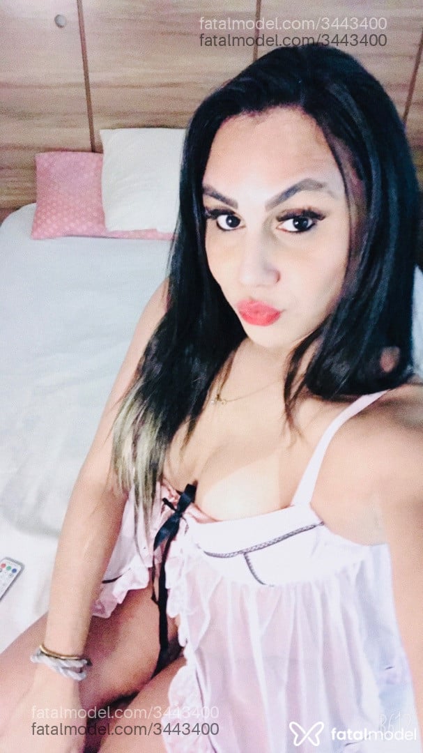 Acompanhante mulher trans morena (o) de olhos castanhos - Lii