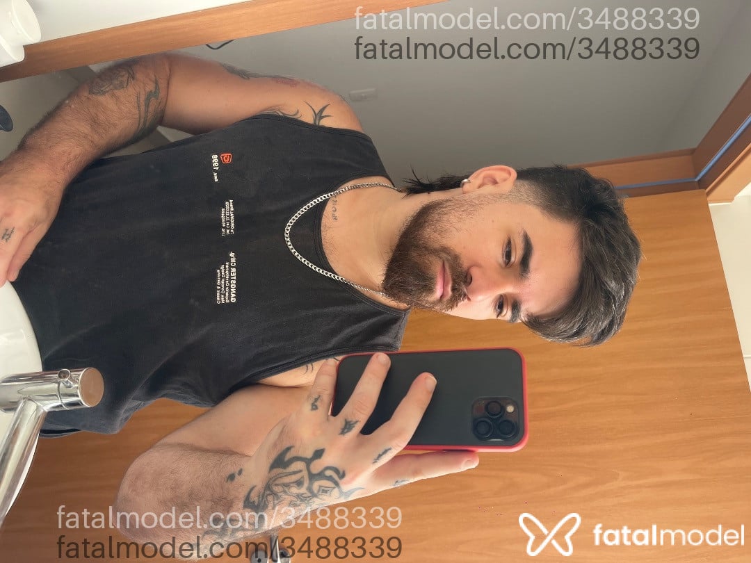 Acompanhante homem com cabelo castanho de olhos castanhos - Dark Brenus Acompanhante homem com cabelo castanho de olhos castanhos - Dark Brenus