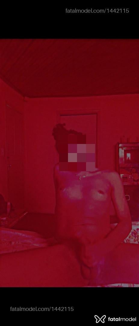Acompanhante travesti morena (o) de olhos castanhos - Trix