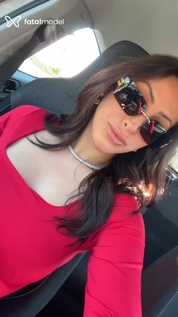 Acompanhante mulher morena (o) de olhos castanhos - Niyati Acompanhante mulher morena (o) de olhos castanhos - Niyati