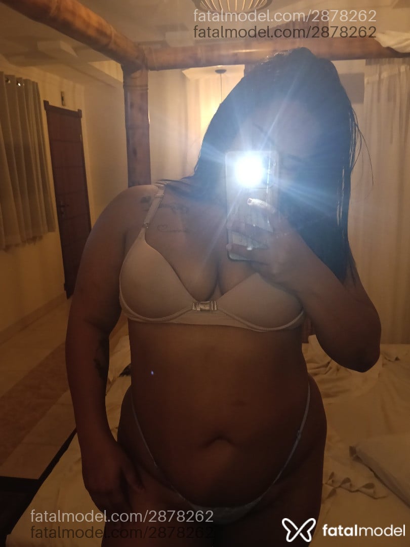 Acompanhante mulher morena (o) de olhos castanhos - Melll