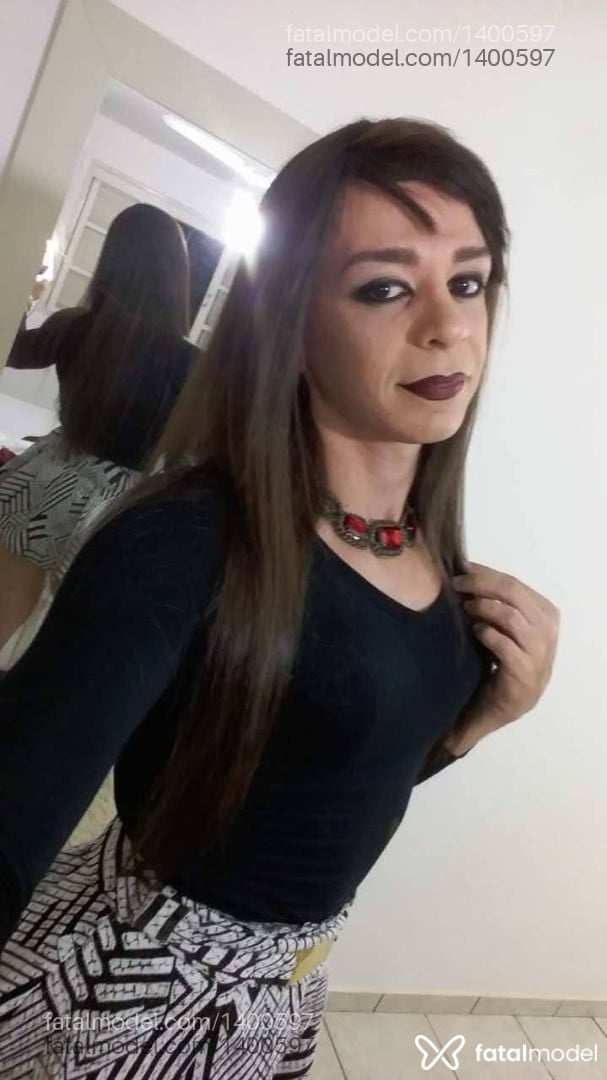 Acompanhante homem com cabelo castanho de olhos castanhos - Nadhya Brucielen Acompanhante homem com cabelo castanho de olhos castanhos - Nadhya Brucielen