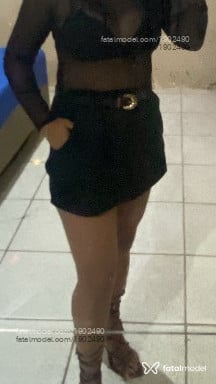 Acompanhante mulher morena (o) de olhos pretos - Estrela