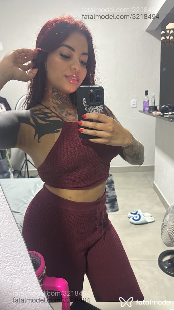 Acompanhante mulher morena (o) de olhos castanhos - Thayna