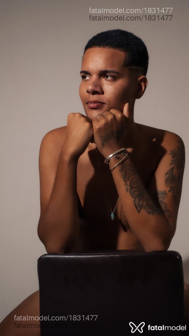 Acompanhante homem morena (o) de olhos castanhos - Gabriel