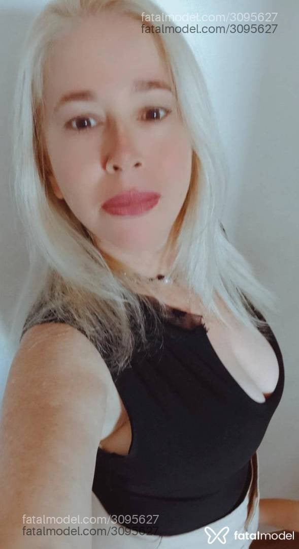 Acompanhante mulher loira (o) de olhos castanhos em São Paulo Acompanhante mulher loira (o) de olhos castanhos em São Paulo - Natália
