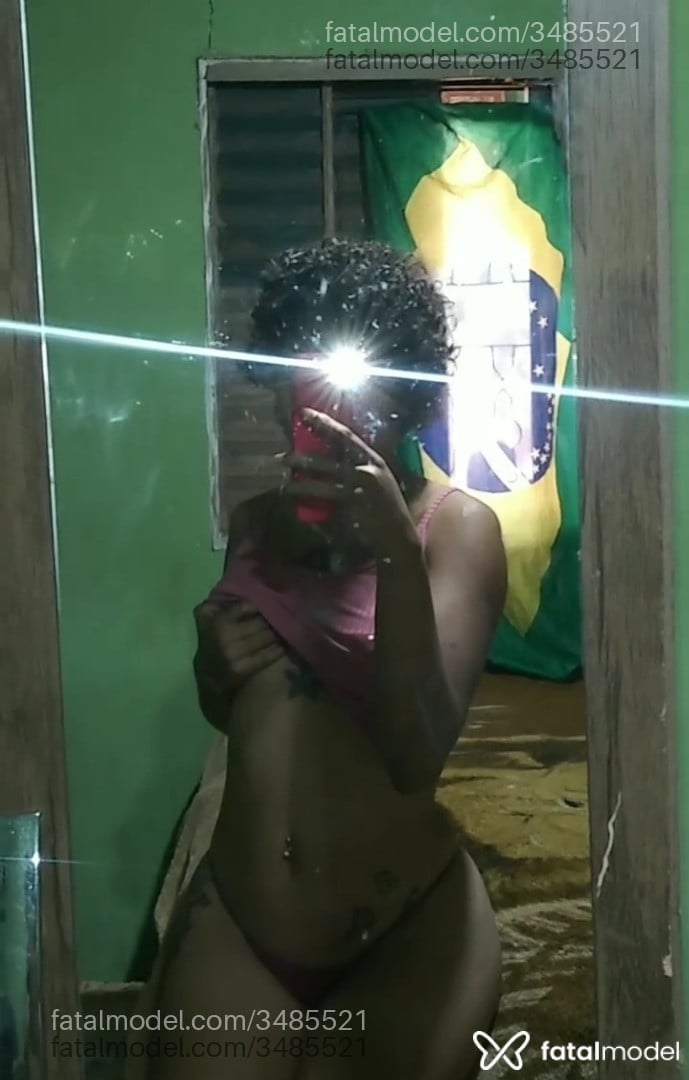Acompanhante mulher com cabelo castanho de olhos castanhos - Liah Silva