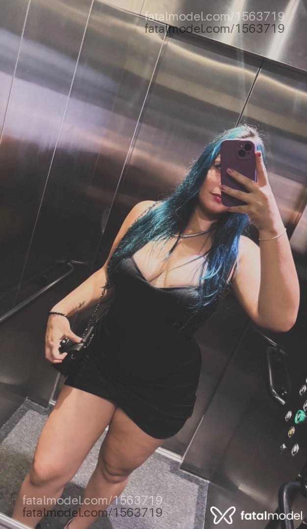Acompanhante mulher morena (o) de olhos castanhos - Stefanii