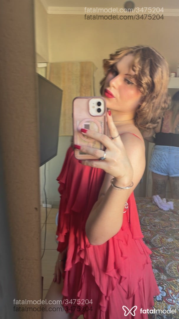 Acompanhante mulher trans loira (o) de olhos verdes - Angel