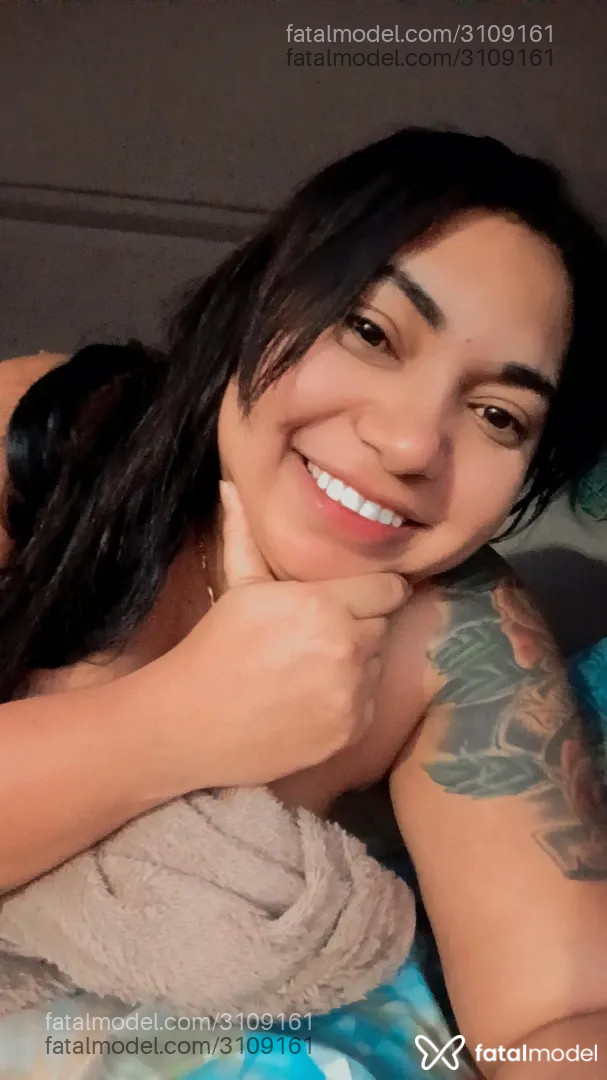 Acompanhante mulher morena (o) de olhos castanhos - Esmeralda