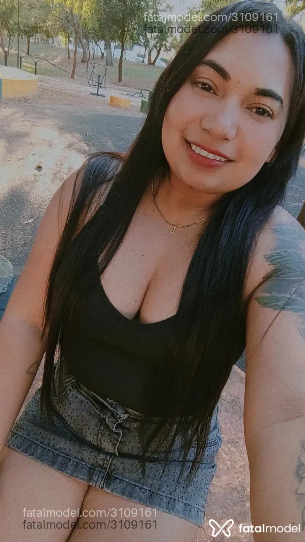 Acompanhante mulher morena (o) de olhos castanhos - Esmeralda
