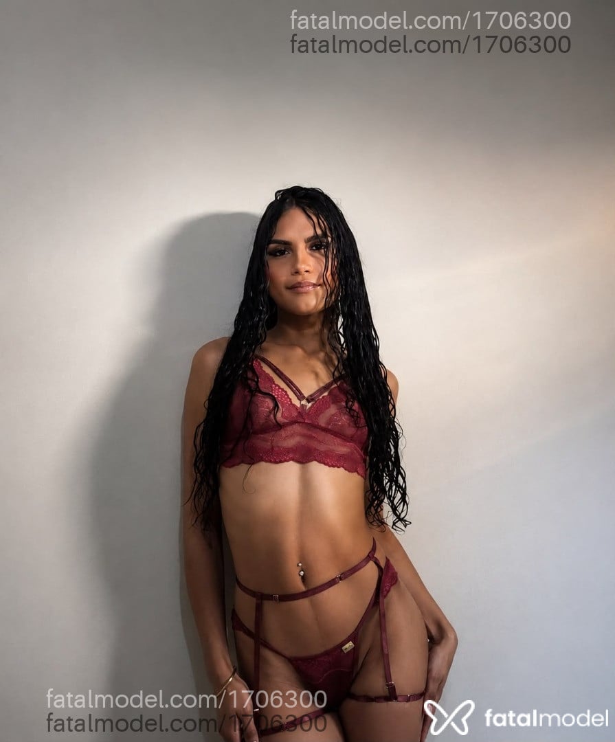 Acompanhante mulher trans com cabelo castanho de olhos castanhos - Mikaely Acompanhante mulher trans com cabelo castanho de olhos castanhos - Mikaely