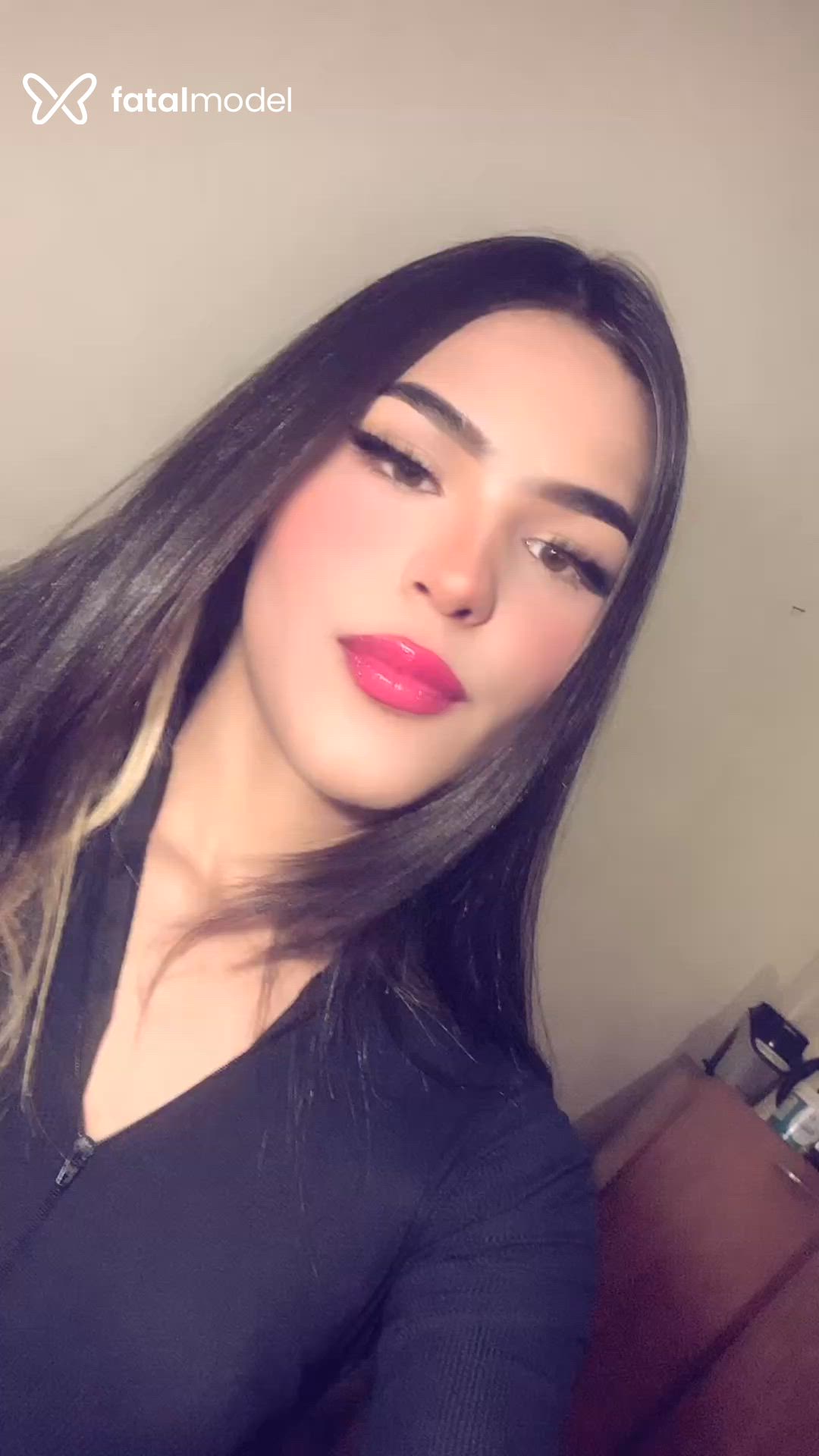 Acompanhante mulher trans com cabelo castanho de olhos castanhos - Cleo