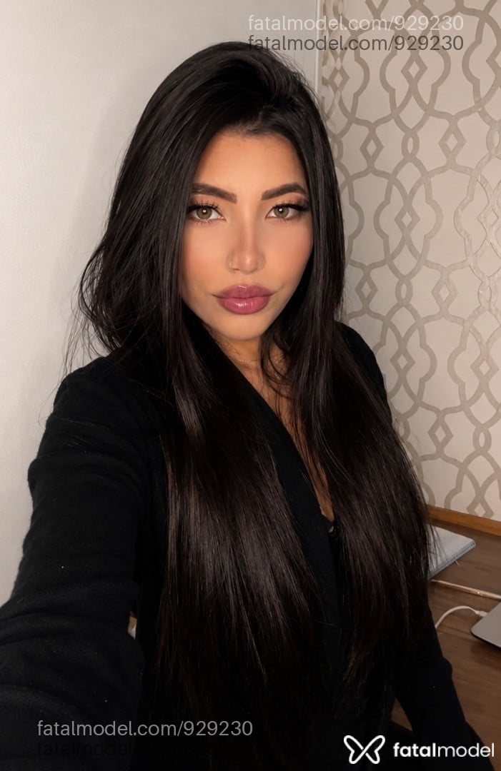 Acompanhante mulher morena (o) de olhos verdes - Luna Cartier Minei