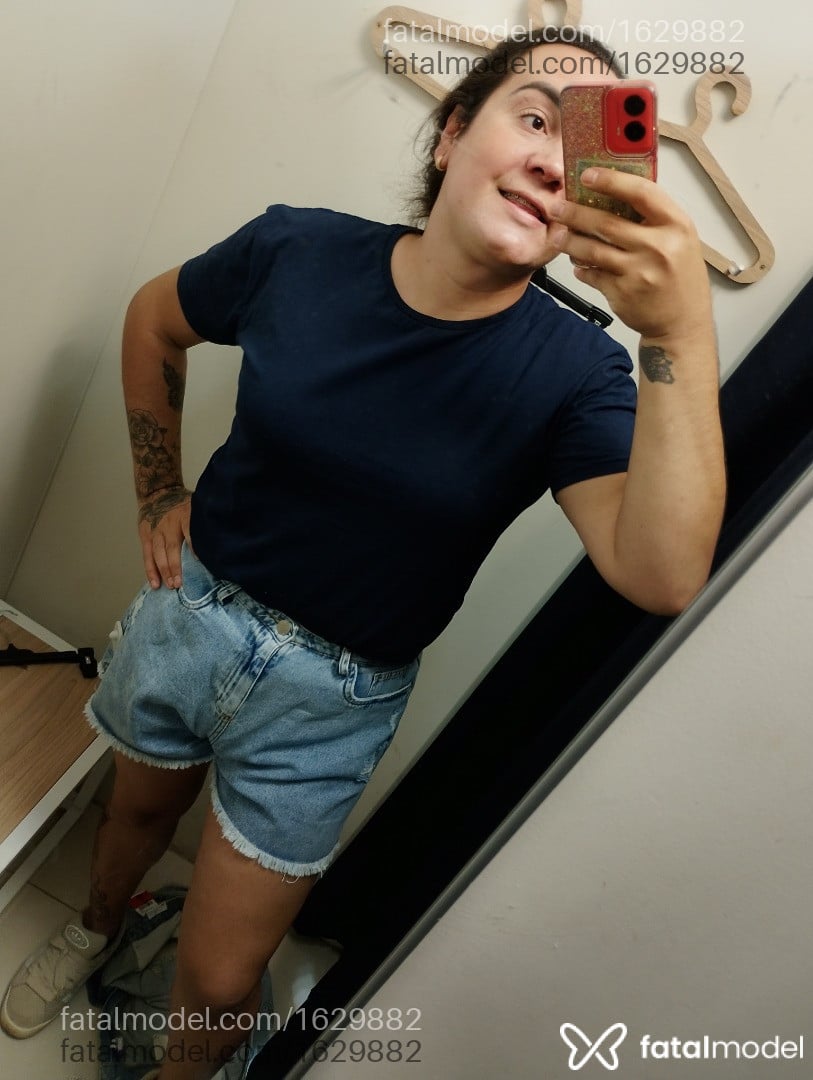 Acompanhante mulher trans morena (o) de olhos castanhos - Larissa Alves
