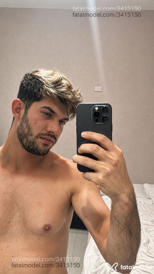 Acompanhante homem loira (o) de olhos castanhos - Vinícius