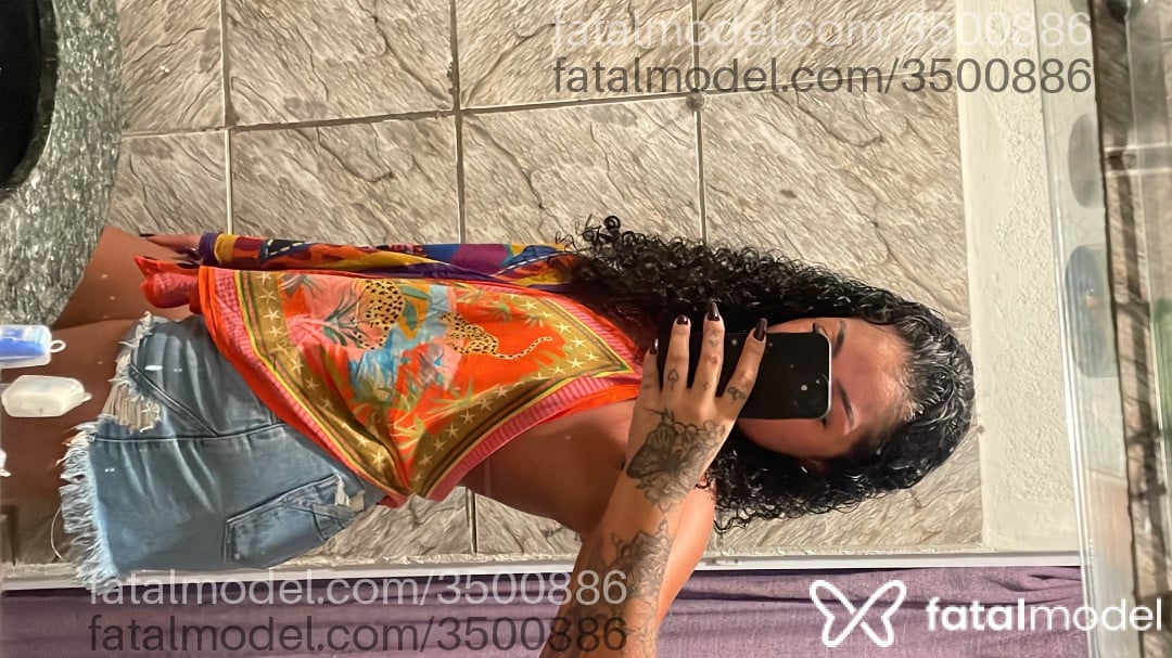 Acompanhante mulher com cabelo castanho de olhos castanhos - Bea Martin