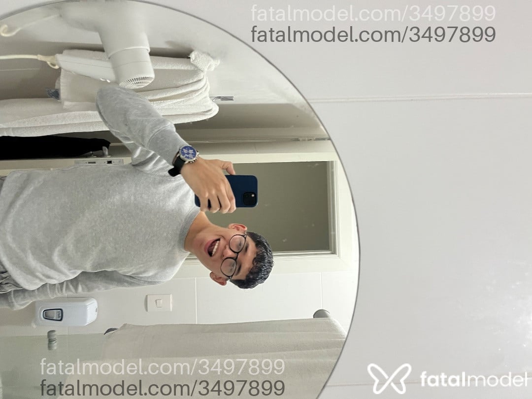 Acompanhante homem com cabelo castanho de olhos pretos - Jonas