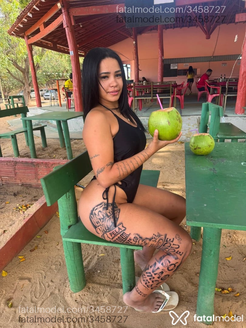 Acompanhante mulher com cabelo castanho de olhos pretos - Thayza