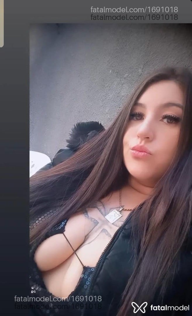 Acompanhante mulher com cabelo castanho de olhos castanhos - Duany
